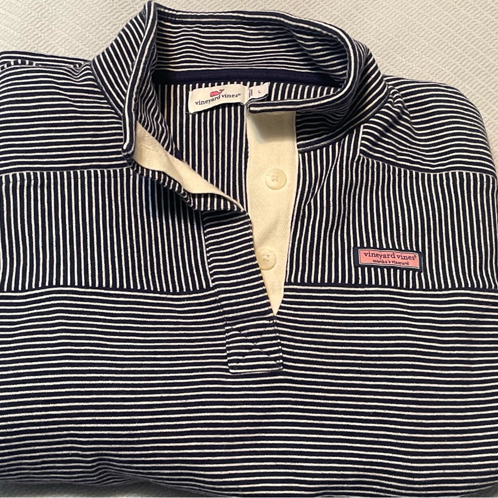 Vineyard vines sweatshirt- never worn size L